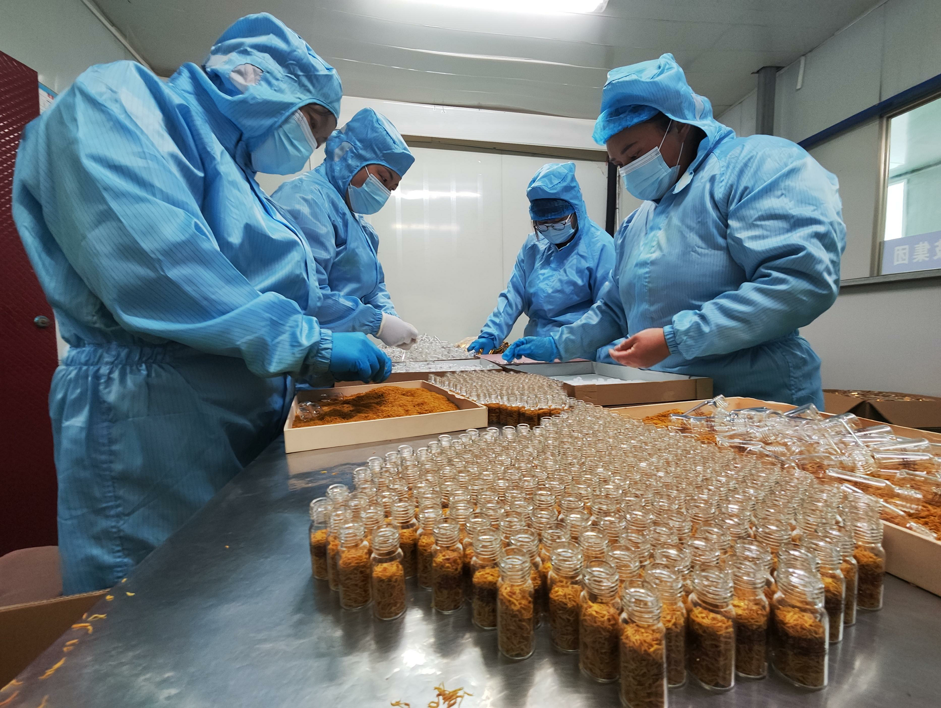 2025年其在天猫、抖音平台的平均复购率分别达35.4%和44.0%