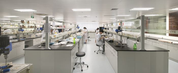 推荐理由：①定位中高端