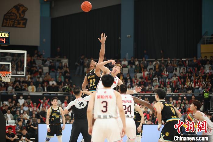 CBA季后赛广厦主场逆转击败广东，赵岩昊成为“