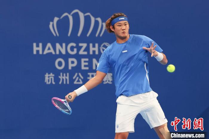 张之臻晋级杭州网球公开赛男单八强，头号种子