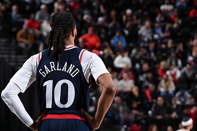 快船力克尼克斯登顶西部第八 加兰23+7+10助球队双