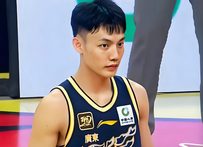 广东主场20分领先遭逆转 杜锋三大失误成关键