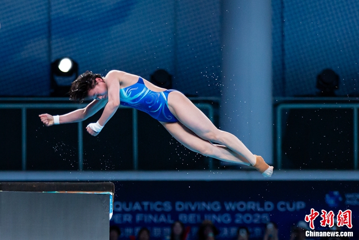 陈芋汐在世界跳水世界杯总决赛独揽三金，成就