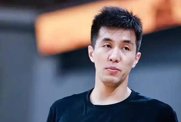 郭艾伦因伤无缘季后赛 转战解说席与杨鸣PK